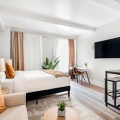 73-410 Luxury 24 DM New Studio UWS Gym Laundry