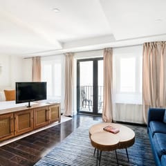 809-4B  Studio Balcony W/D Prime location