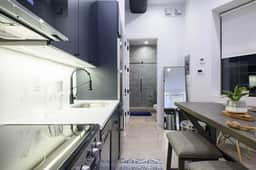 3-2 Prime East Village Private outdoor! - Image 2