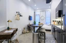 3-2 Prime East Village Private outdoor! - Image 3