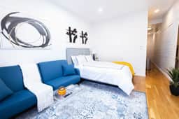 26-4A  New Studio prime 20's W/D  Shared Courtyard - Image 3