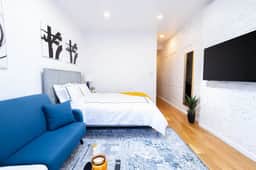 26-4A  New Studio prime 20's W/D  Shared Courtyard - Image 5