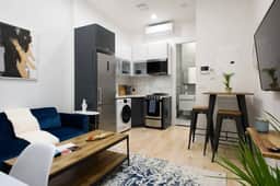 78-4D  Quality 1BR W&D~Skylight By Central Park - Image 2
