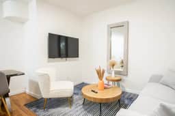 49-3B Newly renovated 2BR WD Midtown East - Image 5