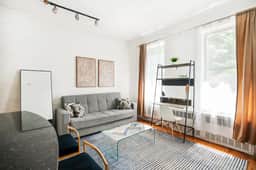 26-2B  Gramercy Large 1BR WD in unit courtyard - Image 3