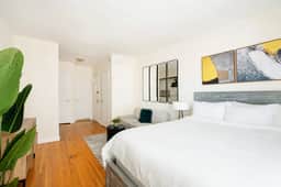 338-3B union square Newly Reno Sleeps 3 - Image 4