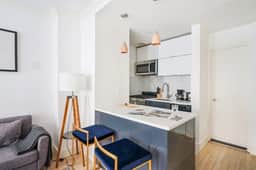 1597-2 Luxury Upper East Side Studio W&D - Image 4