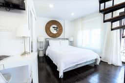 809-6B New 2BR Duplex With Private Patio - Image 4