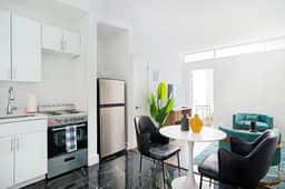 444-2C Beautiful 1BR Midtown West - Image 2