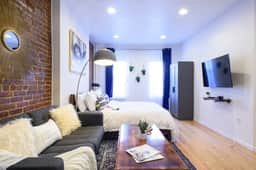 83-3FW UES Central Park Newly Furnished XL Studio - Image 2