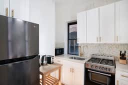 454-4R New 2BR prime midtown Best value Sleeps 5 - Image 4