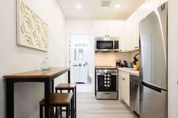 240-9  Luxury Prime Location Studio W&D - Image 4