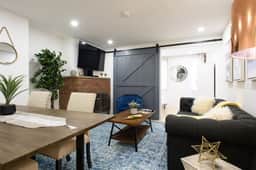 75-5A Luxury 3BR Duplex  W/D in unit Elevator - Image 3