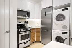 24-6 Gramercy area Newly reno Studio W/D in unit - Image 4
