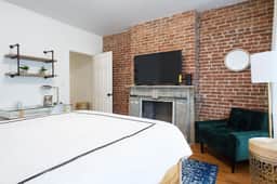 454-3W PRIME location 2BR Newly Furnished sleeps 5 - Image 3