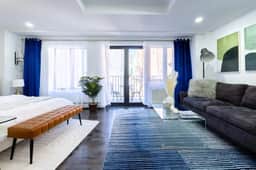 809-5b Luxury Studio with a Private Balcony - Image 2