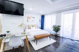 809-5b Luxury Studio with a Private Balcony - Image 3