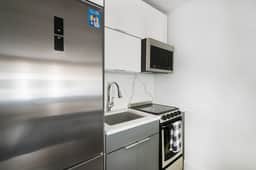 1597-7 Luxury Upper East Studio W&D in unit - Image 5