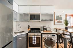 75-2A  Furnished 1BR W/D Elevator - central park - Image 5