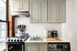 153-5A Charming 2br Lower East Side W/D - Image 3
