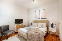 61-2A  Large 1BR in Upper East Side - Image 2