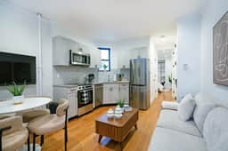 1290-6 Newly Renovated 2 Bedrooms in UES - Image 2