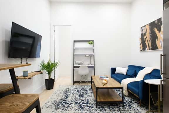 78-4D  Quality 1BR W&D~Skylight By Central Park - Image 1