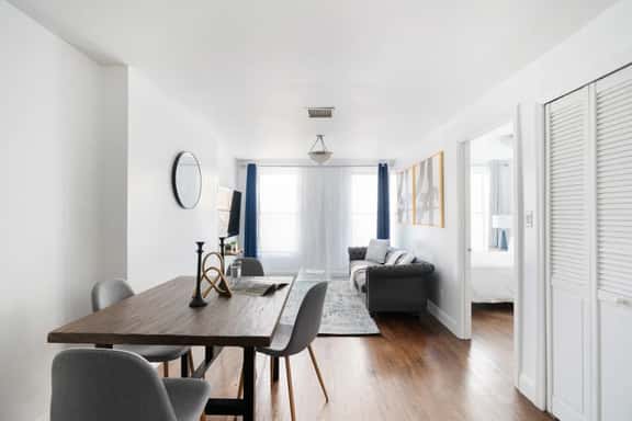 1435-3  3 Bedrooms 2Bath W/D Prime Upper East - Image 1