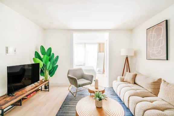 75-4C New Duplex 3BR W/D Elevator Walk to C park - Image 1