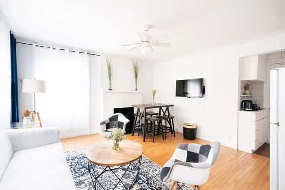 11-4F Prime west village designer 1BR - Image 1