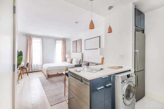 1597-2 Luxury Upper East Side Studio W&D - Image 1