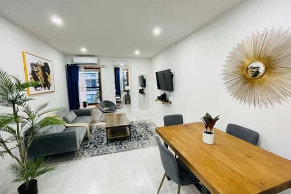 78-3A Newly Renovated XL 1BR Modern Design W&D in unit - Image 1