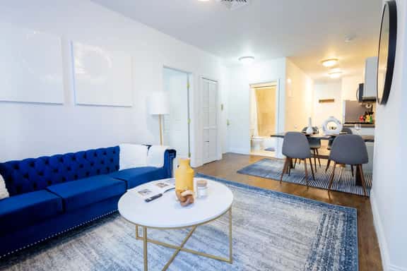 1435-2 3 Bedrooms 2 Bath W/D UES - Image 1