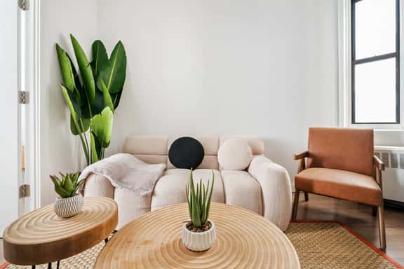 1290-10 New Renovated 2 Bedrooms in UES WD in unit - Image 1