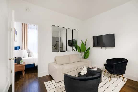 91-2A Stylish 3BR W/D GYM - Image 1