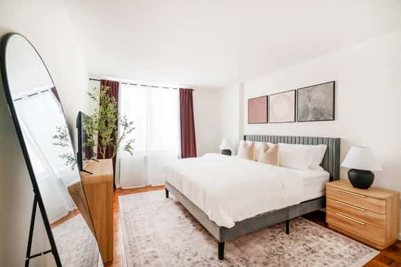 43-4D Newly furnished 2BR full service 24H Doorman laundry Gym - Image 1