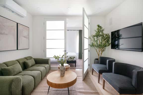 22-5C New Prime Gramercy 1BR - Image 1