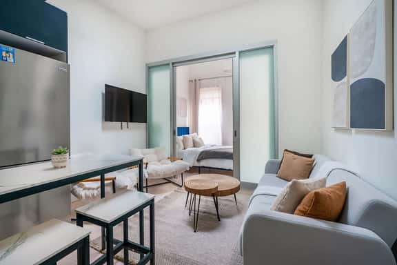 317-4B 1 BR prime UES - W/D walk 2 C park - Image 1