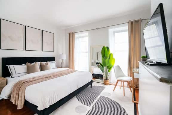Prime location 1BR Newly Furnished - Image 1