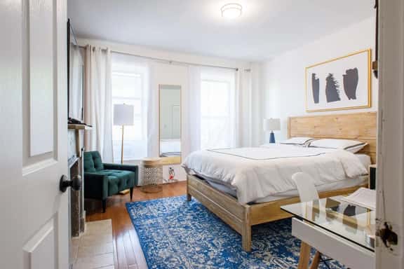 454-3W PRIME location 2BR Newly Furnished sleeps 5 - Image 1
