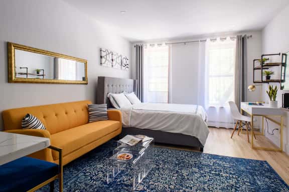 1597-3 Studio Upper East Side Apt W&D in unit - Image 1