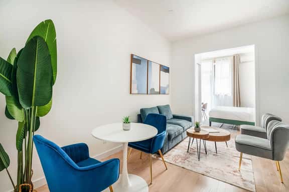 14-B Sleek Modern 1BR w outdoor space Union Square WD in Unit - Image 1