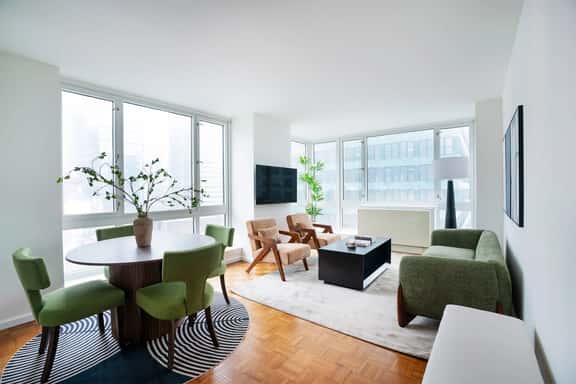 43-20A Newly furnished 1BR- full service Doorman laundry Gym Business Center - Image 1