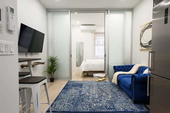 78-1B  Furnished 1BR prime UES WD in unit - Image 1