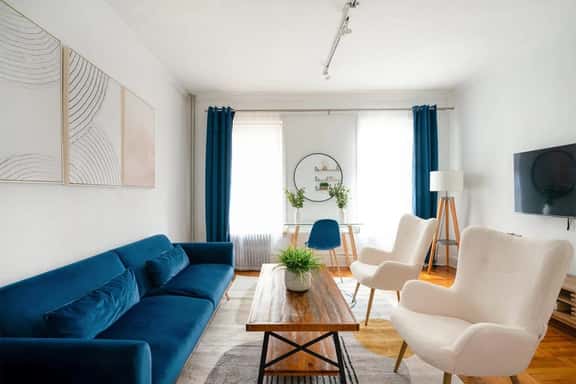 61-2A  Large 1BR in Upper East Side - Image 1