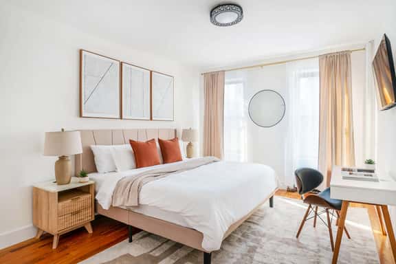 444-4E Contemporary 2BR in Hell's Kitchen - Image 1