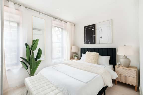 48-4FE 2BR Prime Midtown West - Image 1