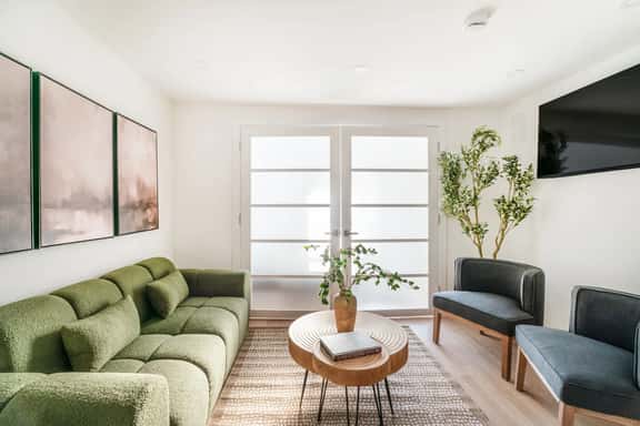 22-4A Sleek Modern 1BR Gramercy - Image 1