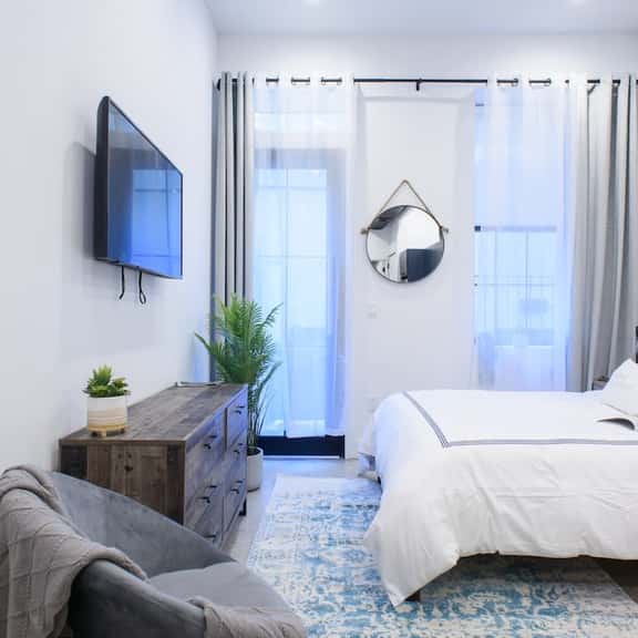 3-2 Prime East Village Private outdoor! - Image 1