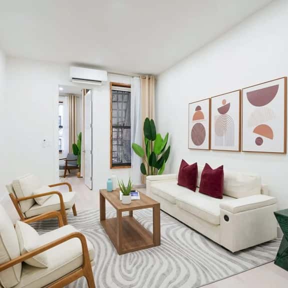 317-1D 2BR Duplex W/D Private Backyard - Image 1